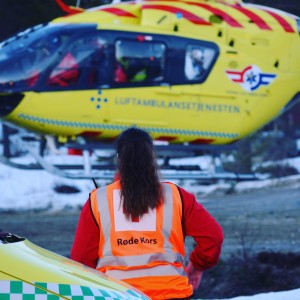 Kvinne hentet med luftambulanse på Gautefall langfredag 
. Foto: Drangedal Røde Kors